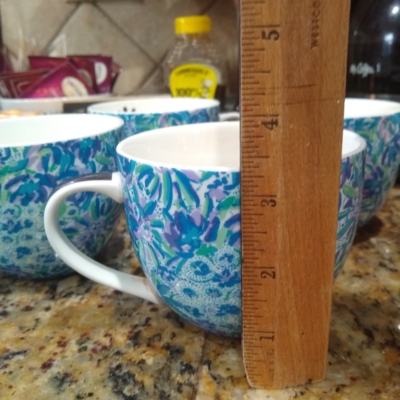 Lilly Pulitzer, big coffee or latte cups, 12 oz, Lion Around - Picture 4 of 7